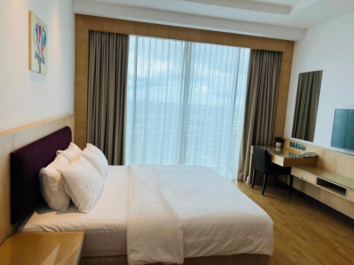 Imperial Grand Suite Apartment Kuching Dış mekan fotoğraf