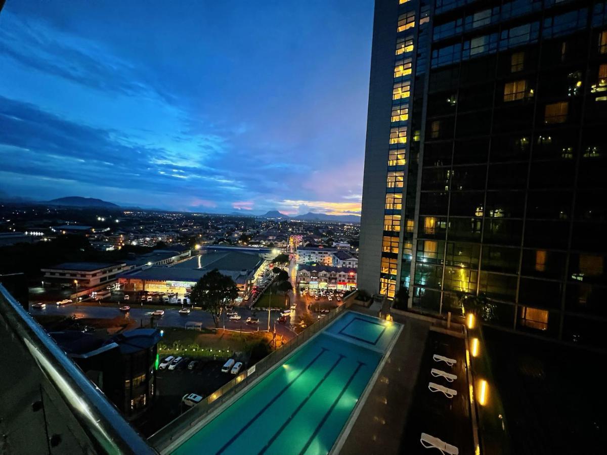 Imperial Grand Suite Apartment Kuching Dış mekan fotoğraf