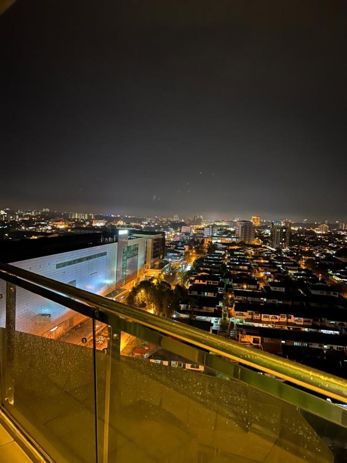 Imperial Grand Suite Apartment Kuching Dış mekan fotoğraf