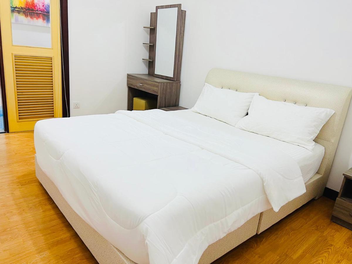 Imperial Grand Suite Apartment Kuching Dış mekan fotoğraf