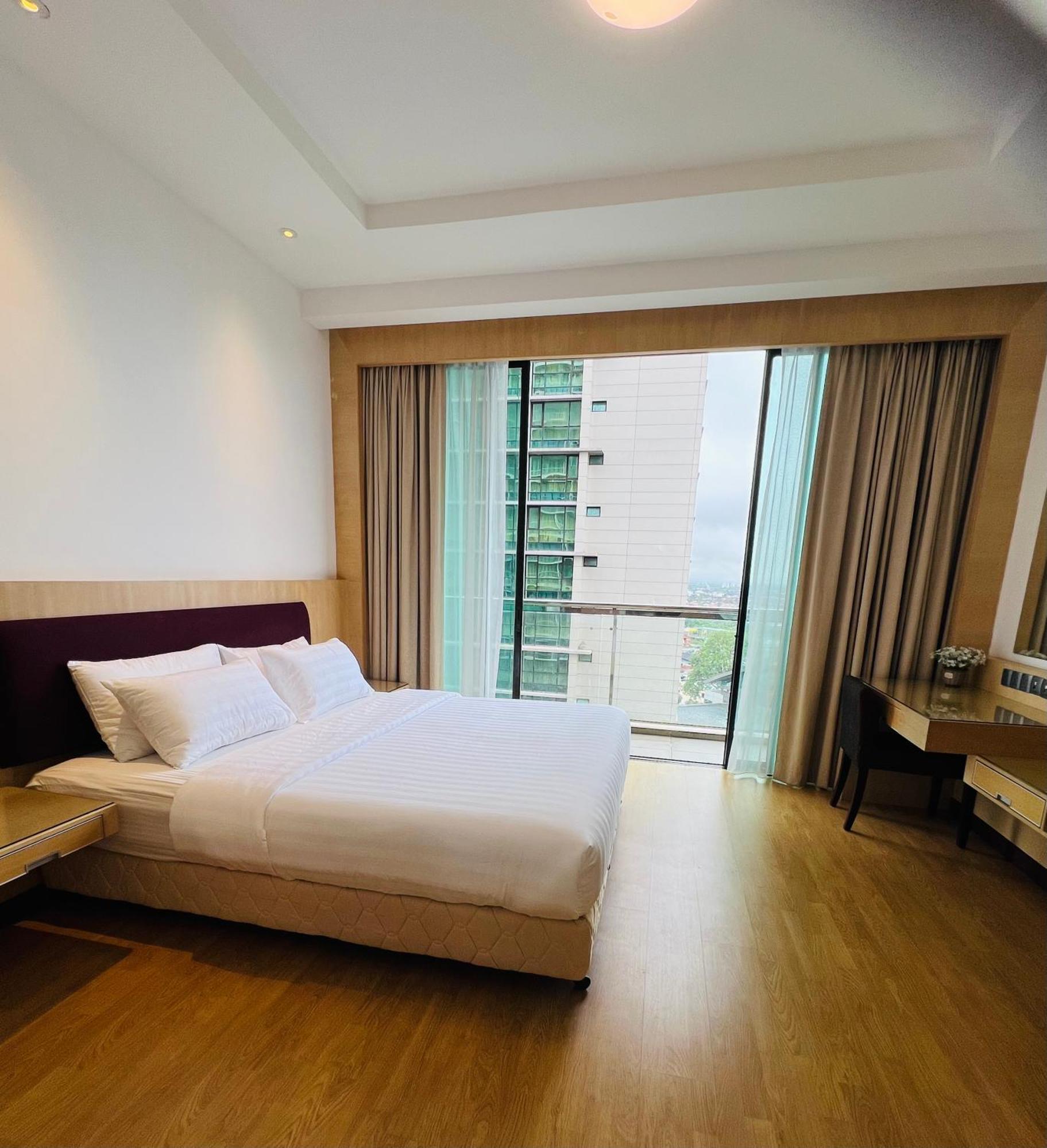 Imperial Grand Suite Apartment Kuching Dış mekan fotoğraf